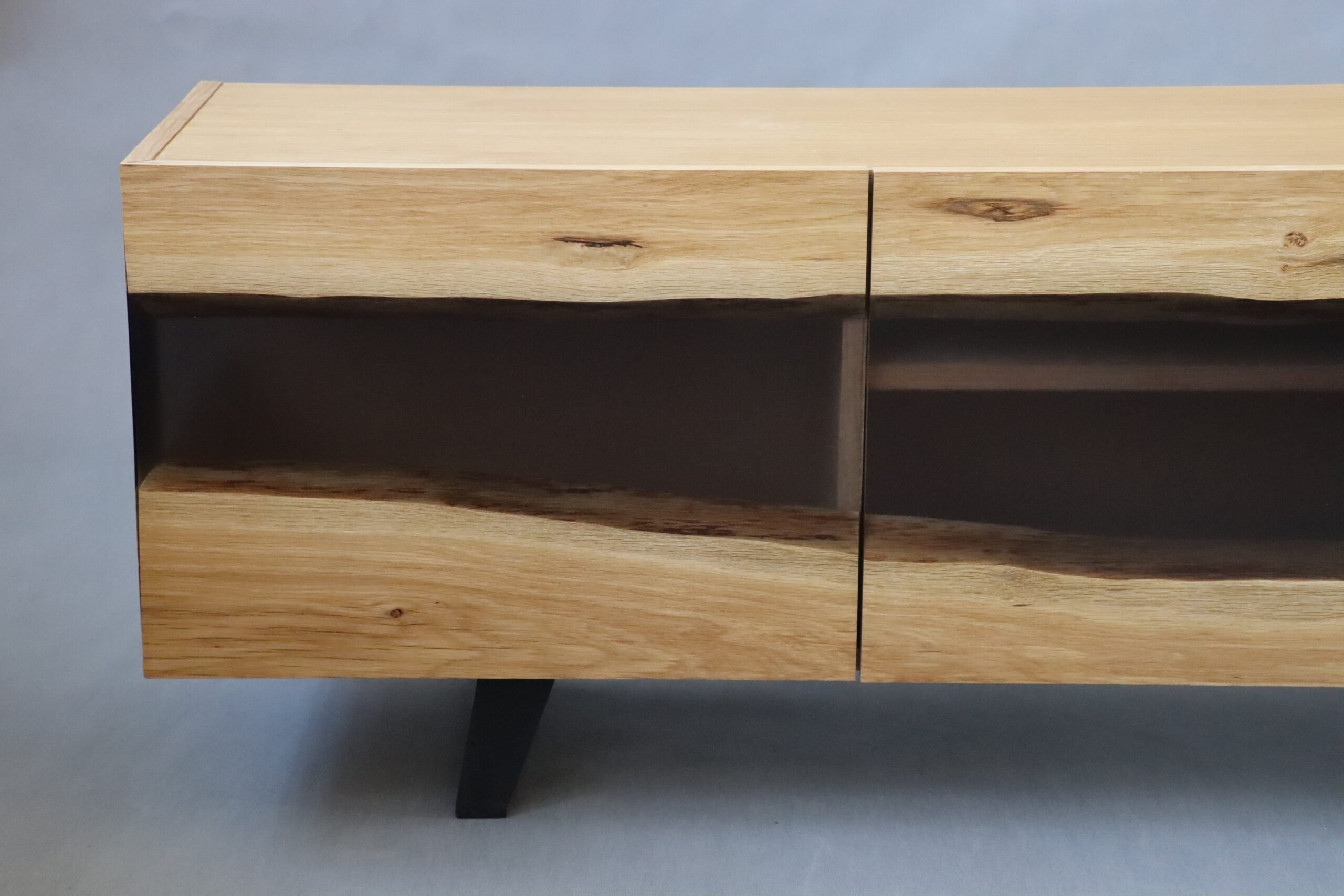 Právě si prohlížíte Produktový design – Televizní stolek